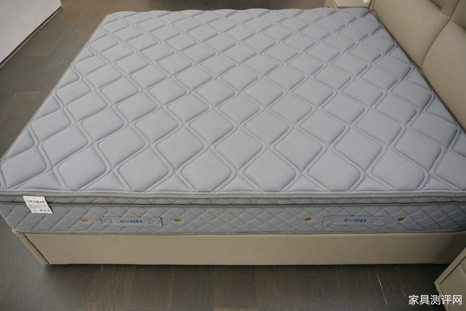 芝华仕5星床垫测评：有治愈包裹与宜人温度 越睡越愉悦（型号：欧亚达传奇床垫）(图4)