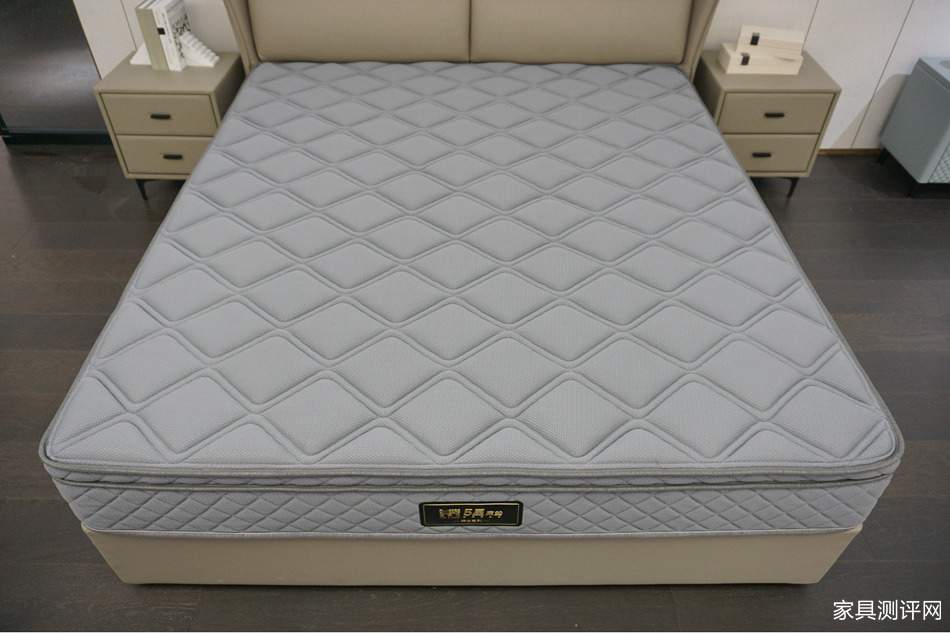 芝华仕5星床垫测评：有治愈包裹与宜人温度 越睡越愉悦（型号：欧亚达传奇床垫）(图1)