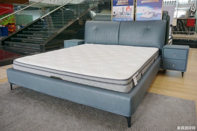 芝华仕5星软床测评：拥有“卧室沙发”的情调与便利 睡感细腻 实用性强！（型号：乐迪床架+红星尊典床垫）(图3)