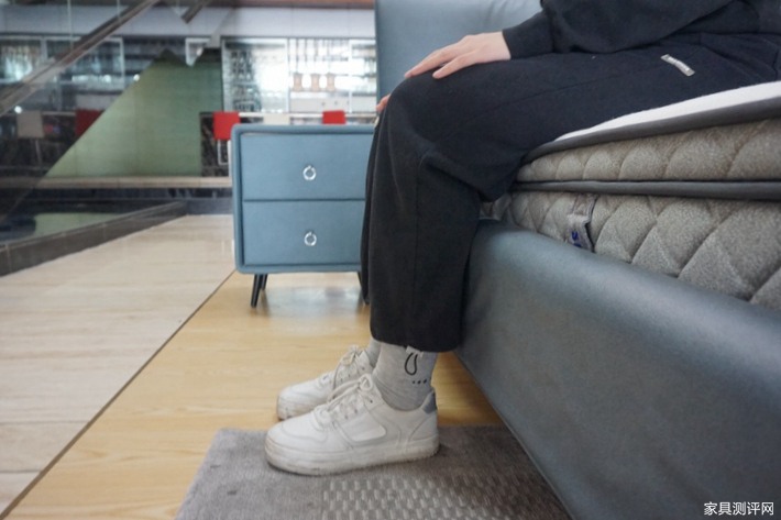 芝华仕5星软床测评：拥有“卧室沙发”的情调与便利 睡感细腻 实用性强！（型号：乐迪床架+红星尊典床垫）(图12)