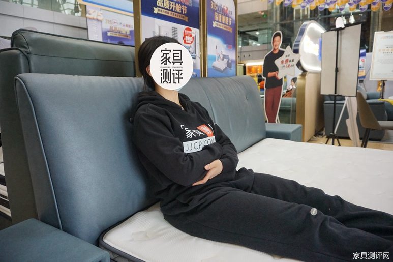 芝华仕5星软床测评：拥有“卧室沙发”的情调与便利 睡感细腻 实用性强！（型号：乐迪床架+红星尊典床垫）(图15)