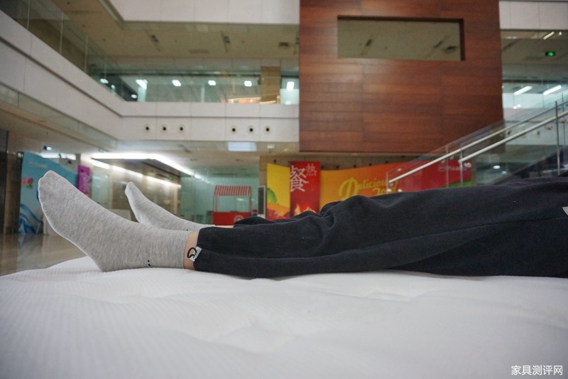 芝华仕5星软床测评：拥有“卧室沙发”的情调与便利 睡感细腻 实用性强！（型号：乐迪床架+红星尊典床垫）(图27)