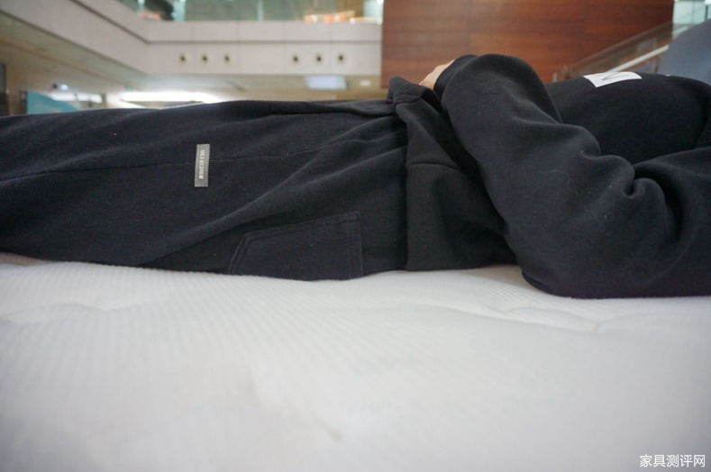 芝华仕5星软床测评：拥有“卧室沙发”的情调与便利 睡感细腻 实用性强！（型号：乐迪床架+红星尊典床垫）(图28)