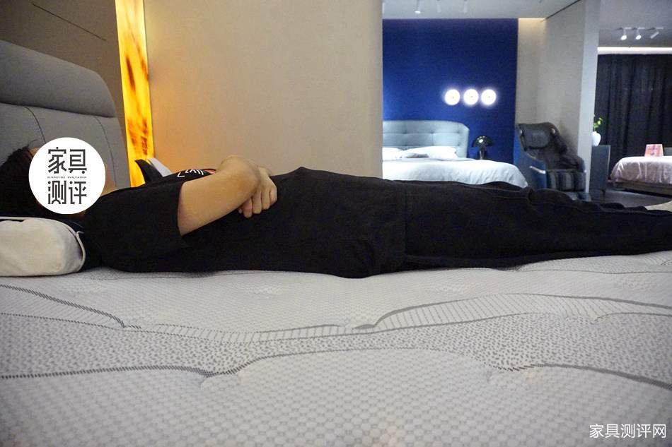 芝华仕5星软床测评：轻薄化造型 柔缓压睡感 一键开启酣睡模式（型号：艾凡床架+艾凡二代床垫）(图28)