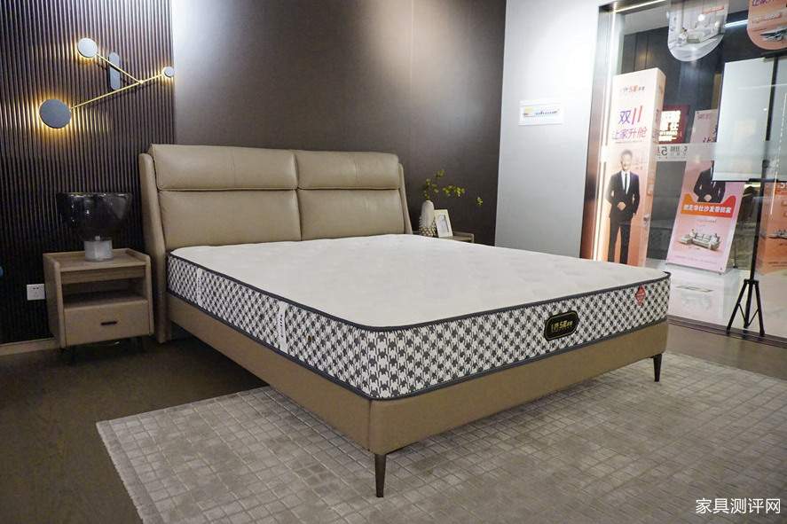 芝华仕5星软床测评：意式小方包造型 睡感无短板 打造质感卧室（型号：波托菲诺床架+波托菲诺床垫）(图1)