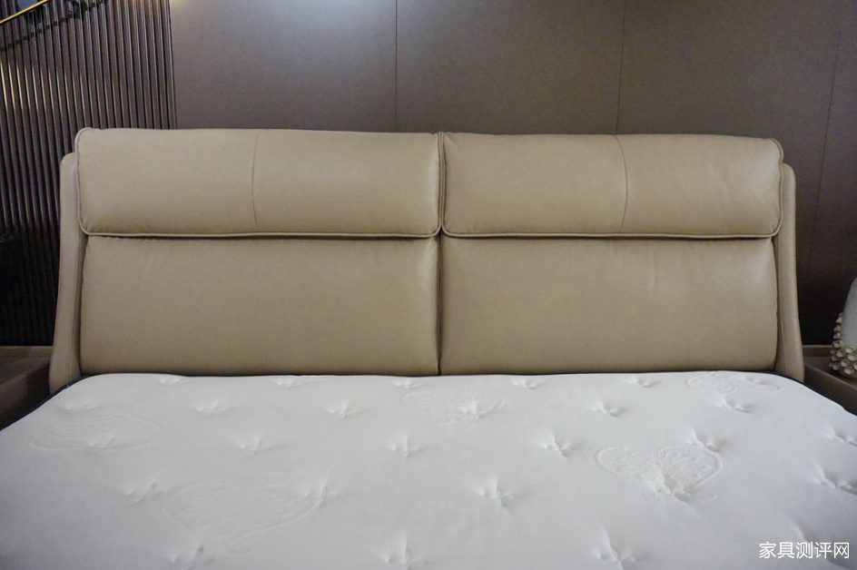芝华仕5星软床测评：意式小方包造型 睡感无短板 打造质感卧室（型号：波托菲诺床架+波托菲诺床垫）(图3)