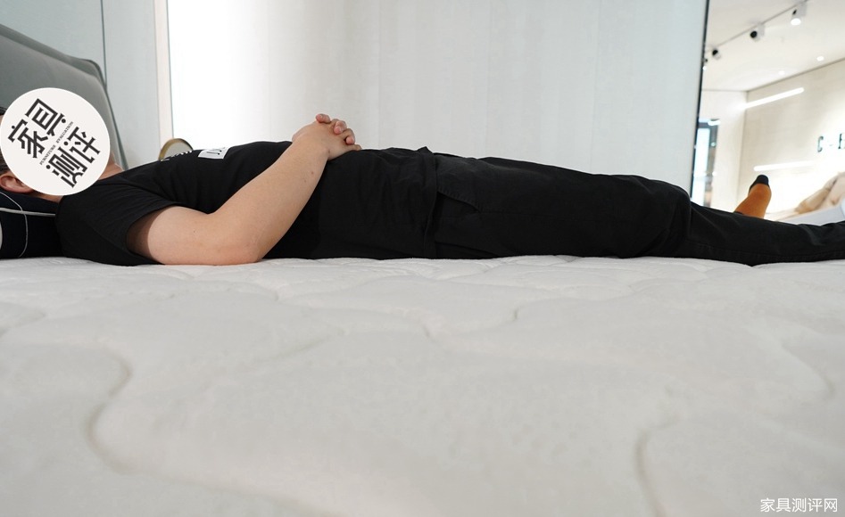 芝华仕智能床测评：简洁有质感的都市美学，现代打工人的减压空间（型号：文莱床架+布拉格床垫+阿尔法电动架）(图17)