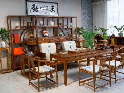 胡桃木茶桌搭配罗汉床，去客厅化 - Room芯家居