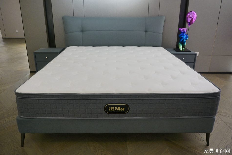 芝华仕5星软床测评：俏皮小猫造型&精巧尺寸设计 俘获年轻一族芳心（型号：颂佳床架+居然完美床垫）(图3)