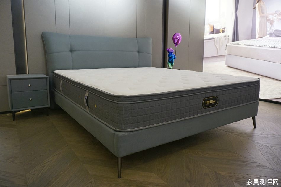 芝华仕5星软床测评：俏皮小猫造型&精巧尺寸设计 俘获年轻一族芳心（型号：颂佳床架+居然完美床垫）(图1)