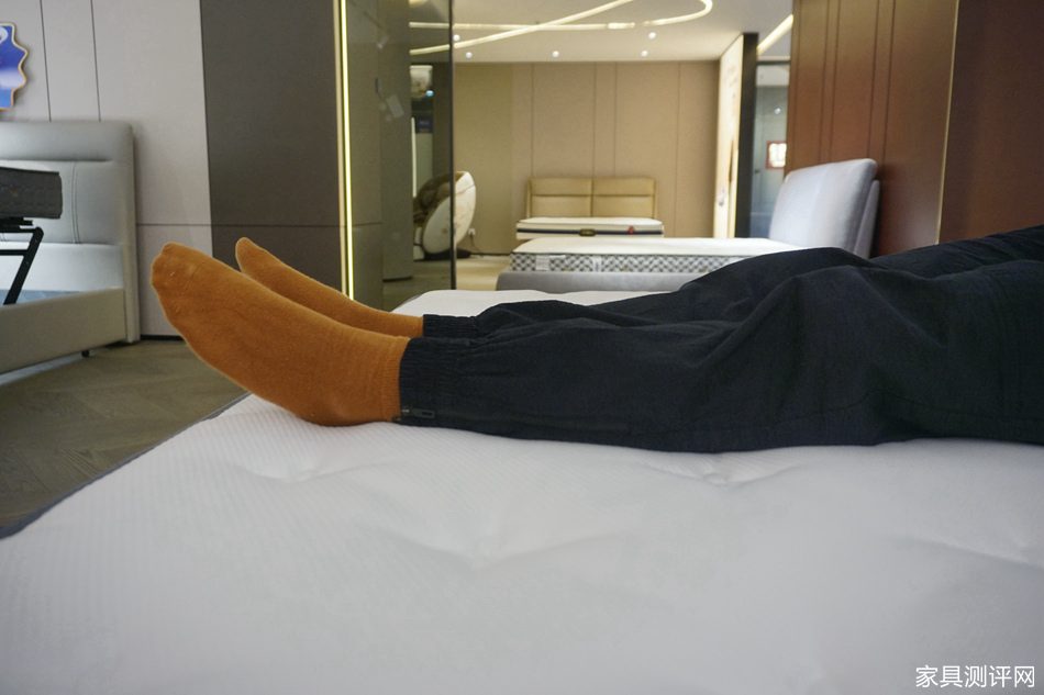 芝华仕5星软床测评：俏皮小猫造型&精巧尺寸设计 俘获年轻一族芳心（型号：颂佳床架+居然完美床垫）(图27)