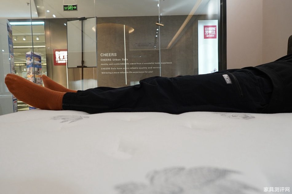 芝华仕5星软床测评：慵懒包裹型床垫 软得很有幸福感！（型号：华枝床垫）(图17)