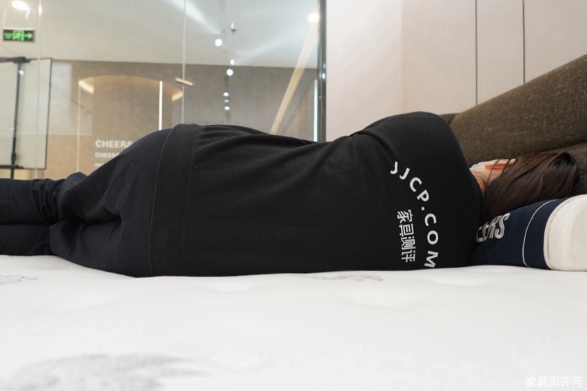 芝华仕5星软床测评：慵懒包裹型床垫 软得很有幸福感！（型号：华枝床垫）(图19)