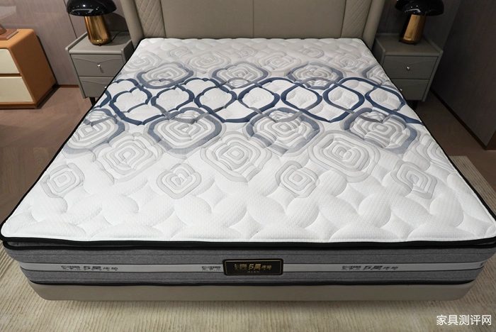 芝华仕5星床垫测评：兼容柔缓包裹与细腻承托 开启愉悦酣睡模式（型号：月星荣耀床垫）(图3)