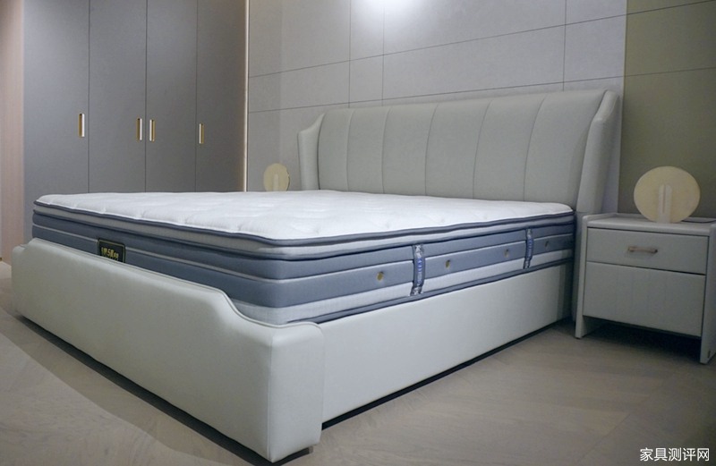 芝华仕5星床垫测评：“皇冠式”设计给足气场不撞款 护脊床垫也有趣味动感（型号：苏黎世电动套床）(图4)
