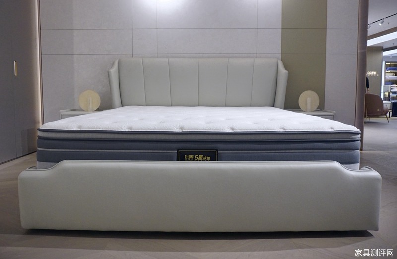 芝华仕5星床垫测评：“皇冠式”设计给足气场不撞款 护脊床垫也有趣味动感（型号：苏黎世电动套床）(图1)