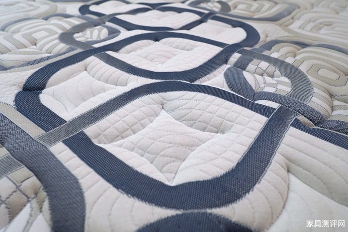 芝华仕5星床垫测评：兼容柔缓包裹与细腻承托 开启愉悦酣睡模式（型号：月星荣耀床垫）(图6)