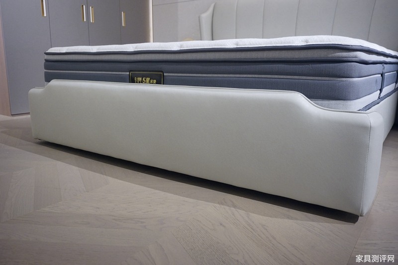 芝华仕5星床垫测评：“皇冠式”设计给足气场不撞款 护脊床垫也有趣味动感（型号：苏黎世电动套床）(图6)