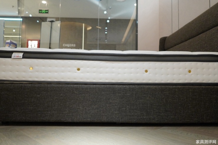 芝华仕5星软床测评：慵懒包裹型床垫 软得很有幸福感！（型号：华枝床垫）(图6)