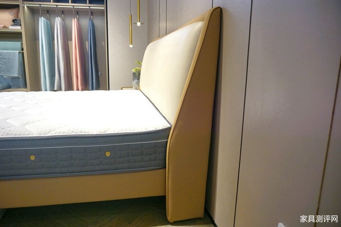 芝华仕5星软床测评：双床屏撞色设计 打造活力空间 床垫软糯宜睡眠（型号：芝初床架+芝初床垫）(图8)