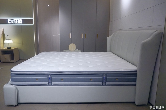 芝华仕5星床垫测评：“皇冠式”设计给足气场不撞款 护脊床垫也有趣味动感（型号：苏黎世电动套床）(图7)