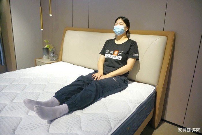 芝华仕5星软床测评：双床屏撞色设计 打造活力空间 床垫软糯宜睡眠（型号：芝初床架+芝初床垫）(图13)