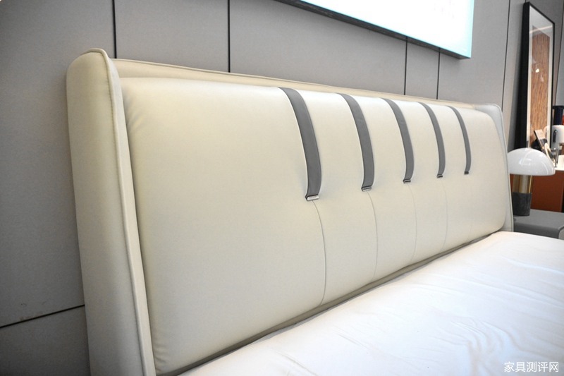 芝华仕5星软床测评：折耳造型显个性 细节加分 满足精致用户所需（型号：馨逸床架）(图5)