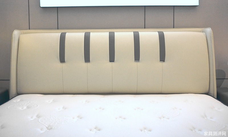 芝华仕5星软床测评：折耳造型显个性 细节加分 满足精致用户所需（型号：馨逸床架）(图8)