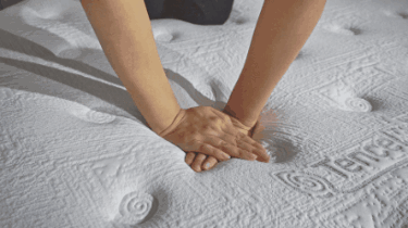 芝华仕5星床垫测评：“皇冠式”设计给足气场不撞款 护脊床垫也有趣味动感（型号：苏黎世电动套床）(图24)