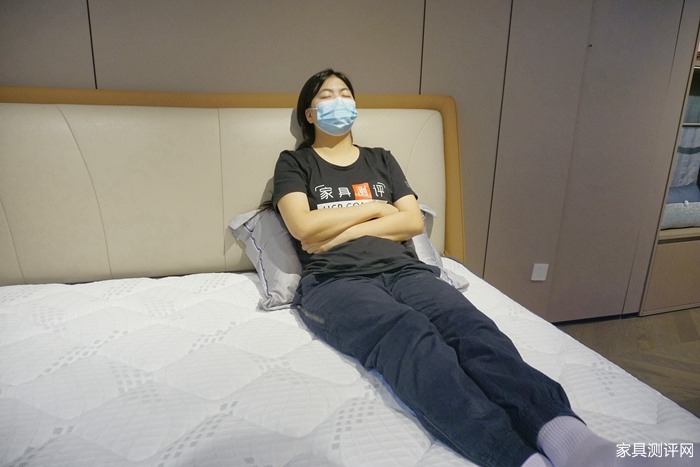 芝华仕5星软床测评：双床屏撞色设计 打造活力空间 床垫软糯宜睡眠（型号：芝初床架+芝初床垫）(图15)