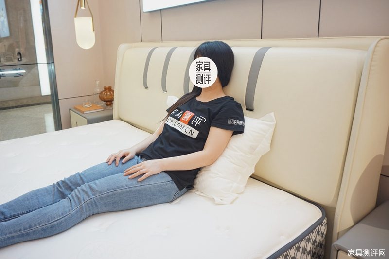 芝华仕5星软床测评：折耳造型显个性 细节加分 满足精致用户所需（型号：馨逸床架）(图13)