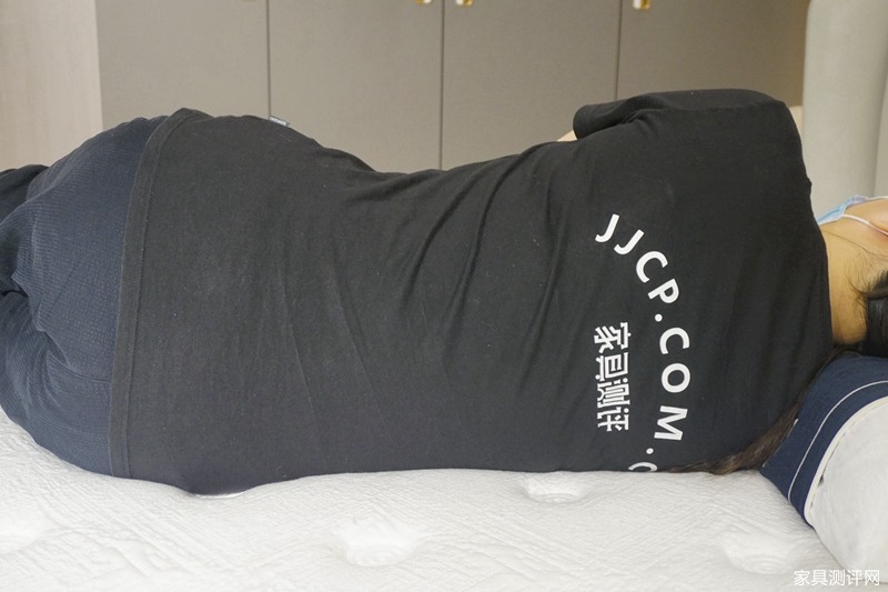 芝华仕5星床垫测评：“皇冠式”设计给足气场不撞款 护脊床垫也有趣味动感（型号：苏黎世电动套床）(图32)