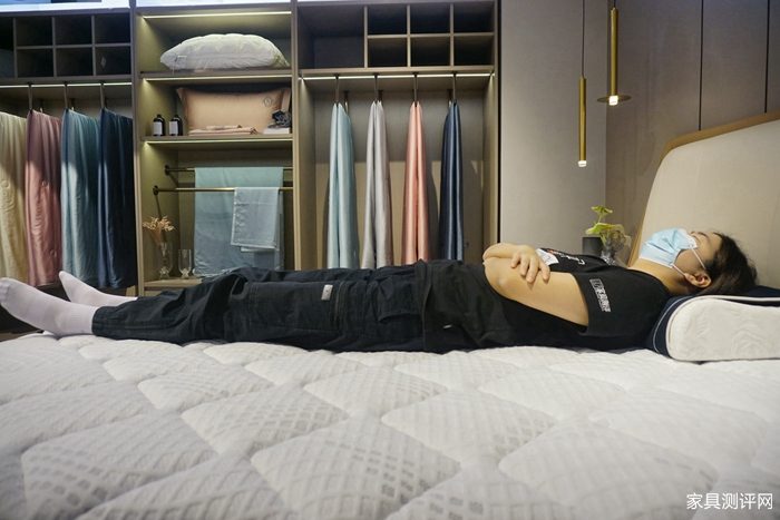 芝华仕5星软床测评：双床屏撞色设计 打造活力空间 床垫软糯宜睡眠（型号：芝初床架+芝初床垫）(图27)