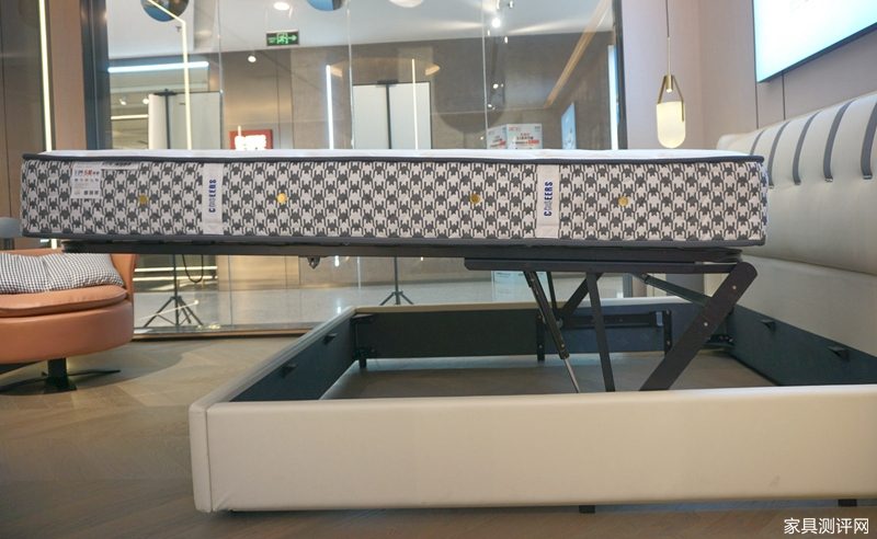 芝华仕5星软床测评：折耳造型显个性 细节加分 满足精致用户所需（型号：馨逸床架）(图17)