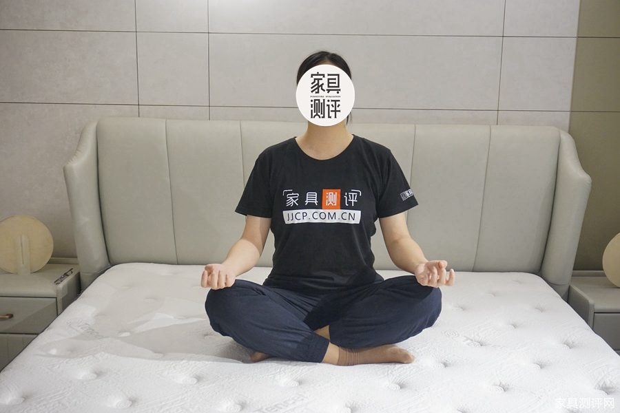 芝华仕5星床垫测评：“皇冠式”设计给足气场不撞款 护脊床垫也有趣味动感（型号：苏黎世电动套床）(图35)