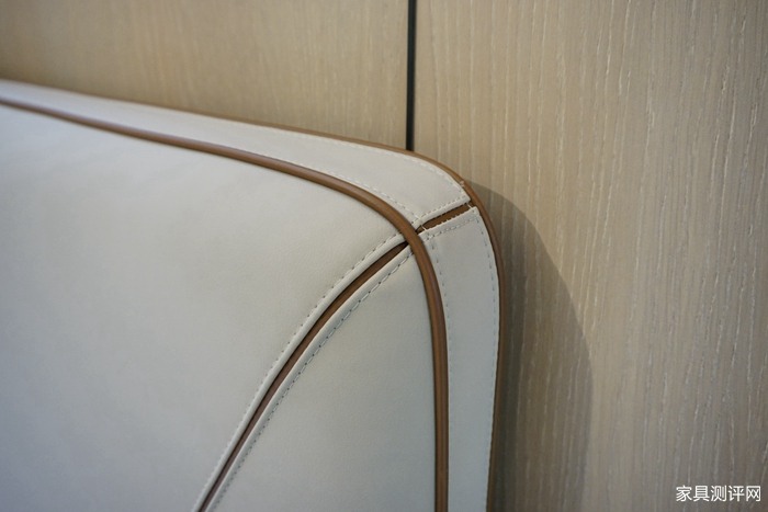 芝华仕5星软床测评：多面设计将高级质感带入小卧室 床垫软糯宜睡眠（型号：情书床架+玫瑰心语床垫）(图12)