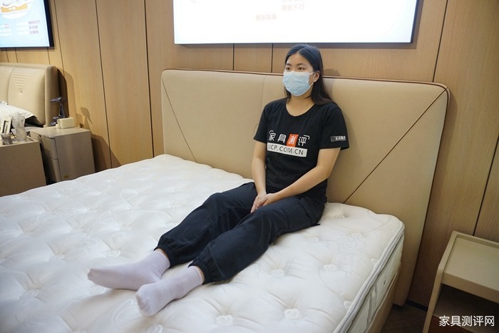 芝华仕5星软床测评：多面设计将高级质感带入小卧室 床垫软糯宜睡眠（型号：情书床架+玫瑰心语床垫）(图14)