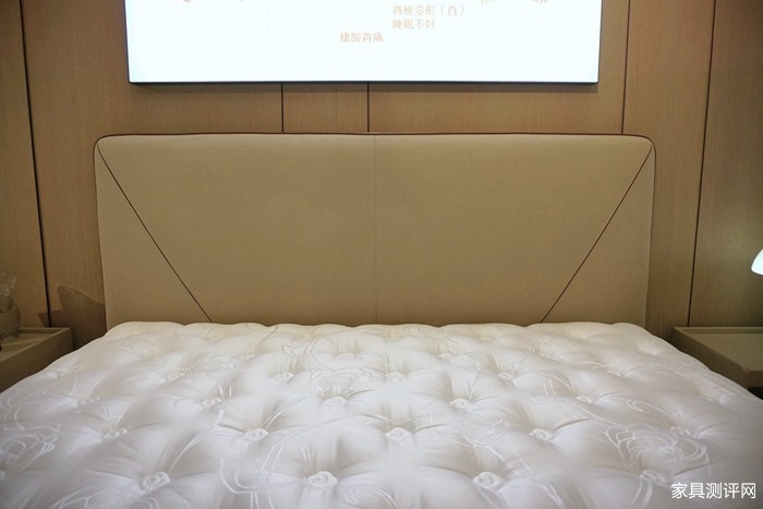 芝华仕5星软床测评：多面设计将高级质感带入小卧室 床垫软糯宜睡眠（型号：情书床架+玫瑰心语床垫）(图8)