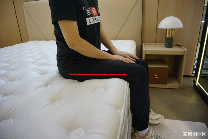 芝华仕5星软床测评：多面设计将高级质感带入小卧室 床垫软糯宜睡眠（型号：情书床架+玫瑰心语床垫）(图22)