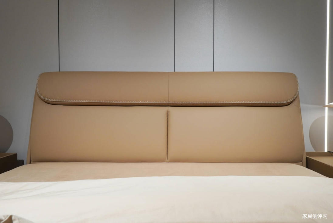 芝华仕5星软床测评：“手拿包”&“瑞士卷”造型有机结合 肤感面料和细节处理做足个性（型号：嘉美电动床架）(图9)