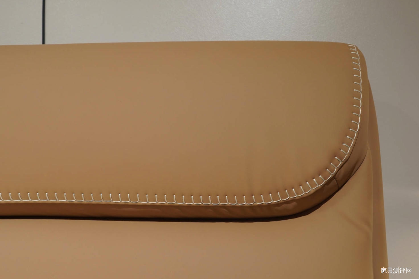 芝华仕5星软床测评：“手拿包”&“瑞士卷”造型有机结合 肤感面料和细节处理做足个性（型号：嘉美电动床架）(图10)