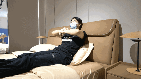 芝华仕5星软床测评：“手拿包”&“瑞士卷”造型有机结合 肤感面料和细节处理做足个性（型号：嘉美电动床架）(图17)