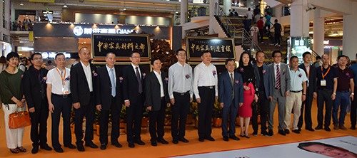 第36届国际龙家具展览会和第26届亚洲国际家具材料博览会开幕(图3)