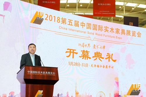 1528942823344760.jpg 2018第五届中国国际实木家具展览会开幕(图2)