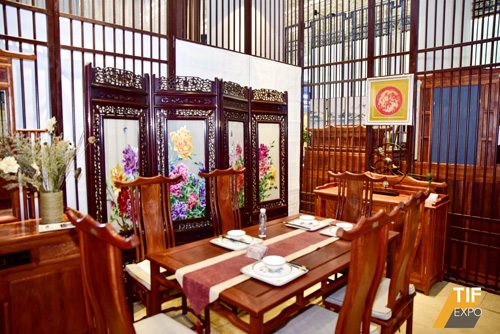 1528942852866128.jpg 2018第五届中国国际实木家具展览会开幕(图4)