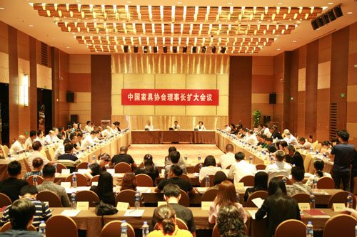 中国家具协会理事长扩大会议在上海召开(图1)