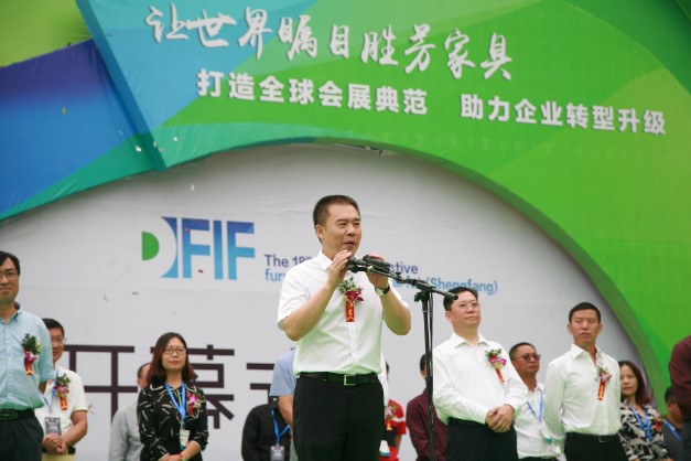 第十八届中国（胜芳）特色家具国际博览会暨第五届胜芳国际家具原辅材料展开幕(图6)