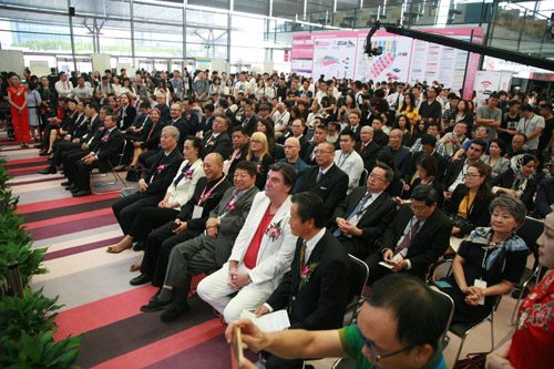 第二十四届中国国际家具展览会暨2018摩登上海时尚家居展开幕(图2)