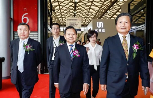 第二十四届中国国际家具展览会暨2018摩登上海时尚家居展开幕(图5)