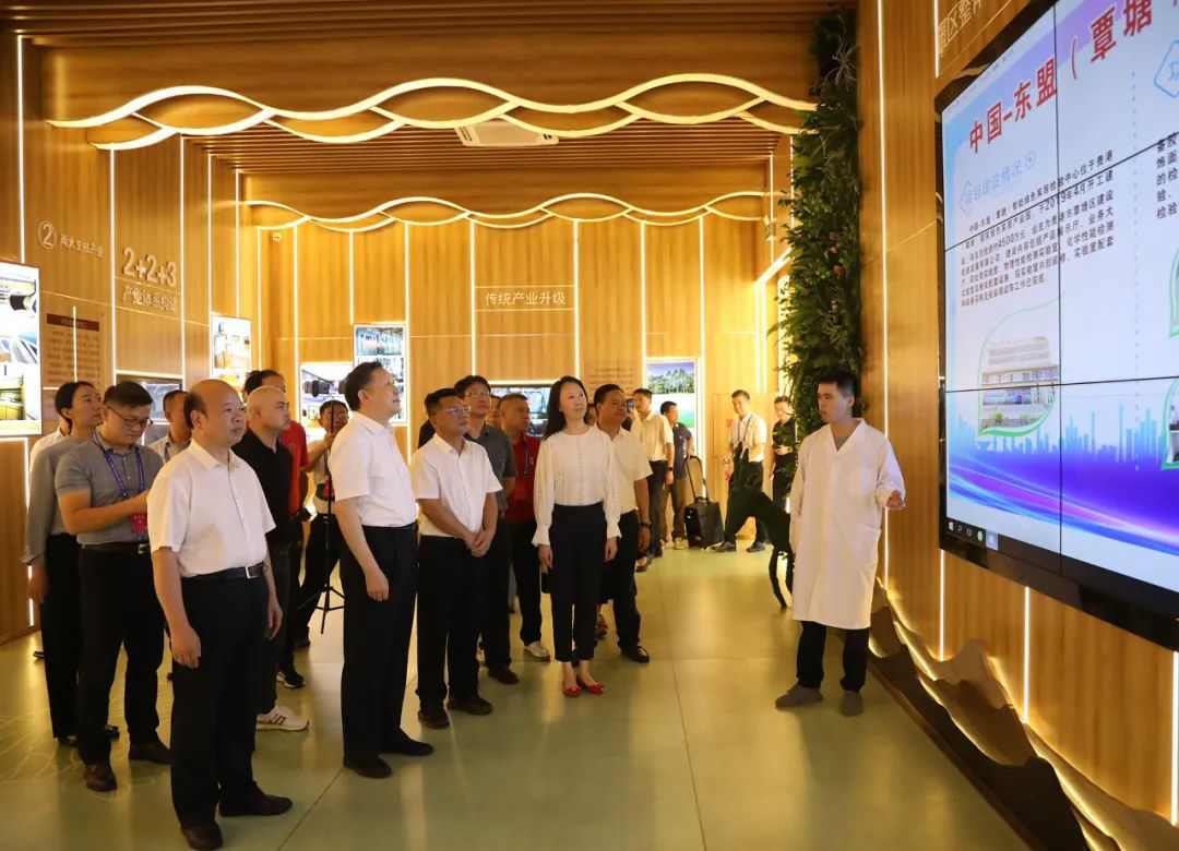 徐祥楠理事长一行调研广西家具产业(图2)